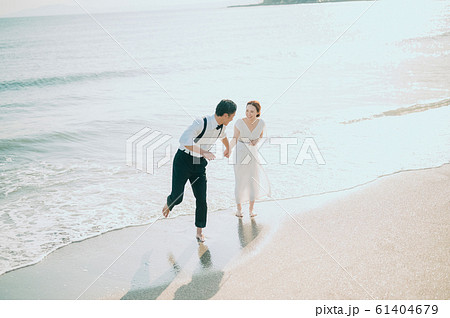 海辺のウェディングポートレート 61404679