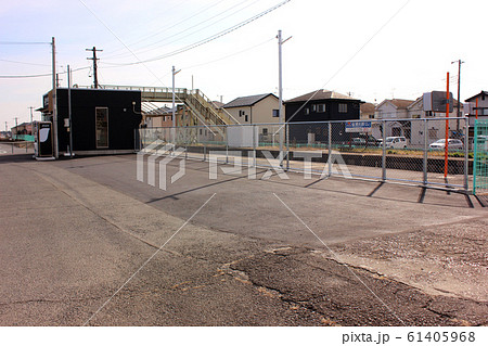 八高線丹荘駅の旧駅舎の敷地跡と新しい駅舎 61405968