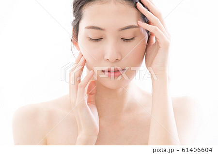 若い女性　美容　フェイシャル 61406604