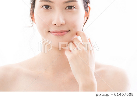 若い女性 美容 フェイシャル 若い女性 美容 フェイシャル 61407609
