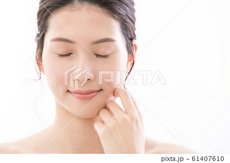 若い女性 美容 フェイシャル 若い女性 美容 フェイシャル 61407610