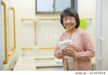 介護施設　お風呂 61407628