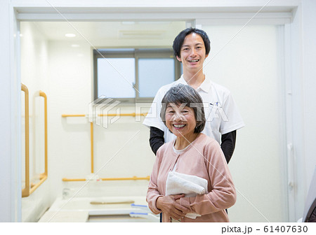 介護施設　お風呂 61407630