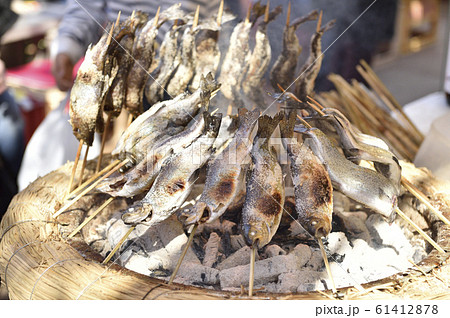 祭りイメージ 露店 魚の串焼き 鮎の塩焼き の写真素材