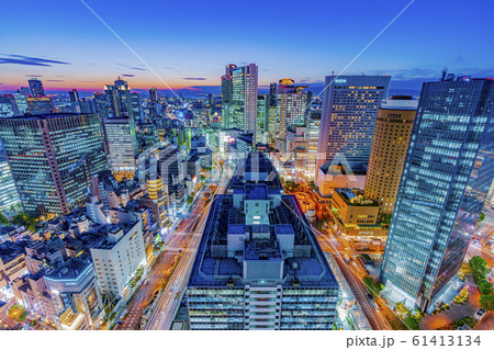 大阪　都市景観　夕景　西梅田方面 61413134