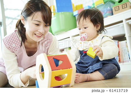保育園　保育士　子供 61413719