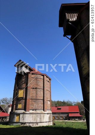岩手　雫石　小岩井農場　上丸牛舎群　レンガ造りのサイロ 61413957