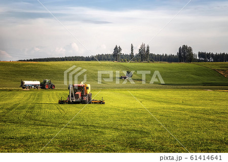 Application of manure Application of manure 61414641