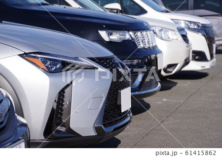 駐車場　自動車イメージ　交通イメージ 61415862