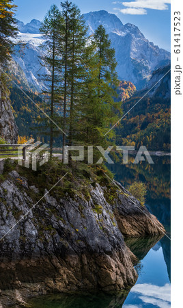 Peaceful autumn Alps mountain lake with clear 61417523