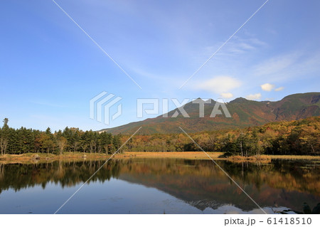 [定額] 秋の知床五湖の二湖 ( 北海道 斜里町 ) 61418510