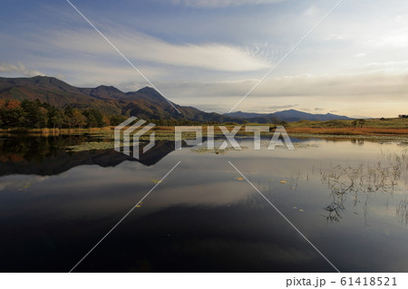 [定額] 秋の知床五湖の一湖 ( 北海道 斜里町 ) 61418521