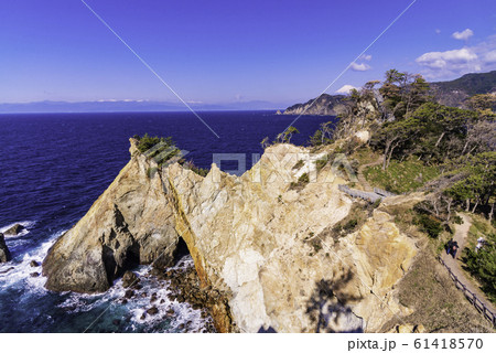 (静岡県)西伊豆黄金崎 馬ロックと富士山 (静岡県)西伊豆黄金崎 馬ロックと富士山 61418570