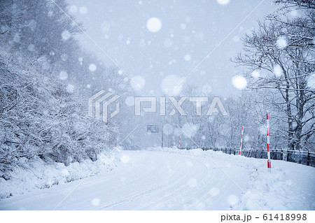 [福島県]　裏磐梯_雪の会津米沢街道 61418998