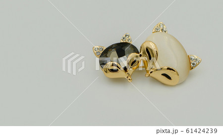 Small original brooch 61424239