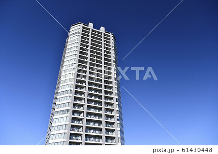 日本の横浜都市景観 長津田駅前のタワーマンションなどを望む 61430448