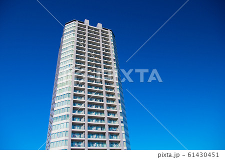 日本の横浜都市景観 長津田駅前のタワーマンションなどを望む 61430451