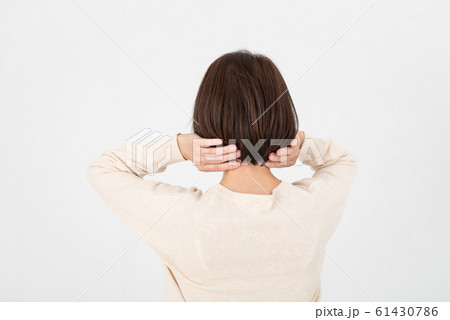 ボブカットのシニア女性 61430786