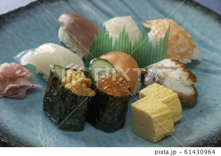 握り寿司　Nigiri Sushi 61430964