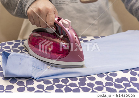 【アイロンがけ】 61435058