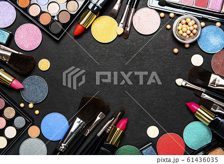 Set of decorative cosmetics 61436035