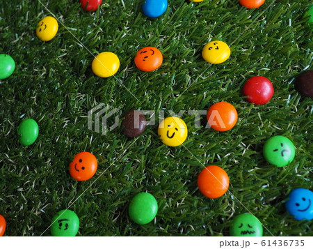 色々な表情、喜怒哀楽や友情、繋がり、多様性 61436735