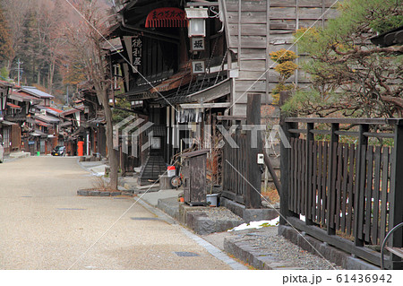 中山道　奈良井宿の町並み 61436942