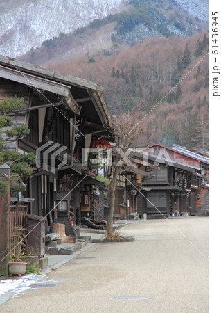 中山道　奈良井宿の町並み 61436945