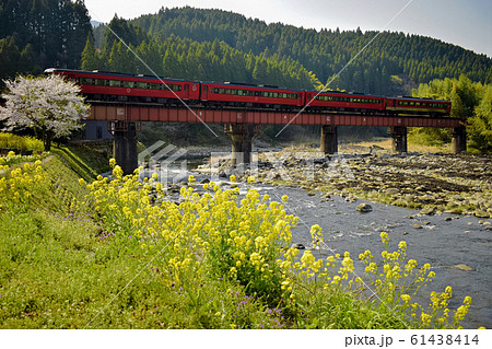 久大本線 玖珠川橋梁を通過する、特急ゆふ号 久大本線 玖珠川橋梁を通過する、特急ゆふ号 61438414