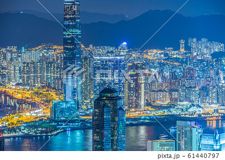 ヴィクトリアピークから見える香港の夜景 61440797