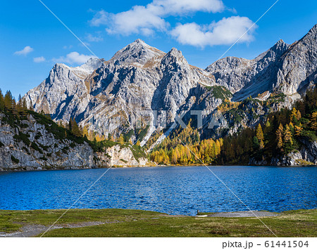 Sunny autumn alpine Tappenkarsee lake and rocky Sunny autumn alpine Tappenkarsee lake and rocky 61441504
