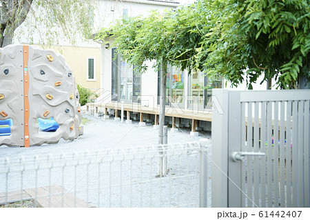 保育園　幼稚園　園庭 61442407