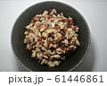 茶碗に盛られた古代米・雑穀米 61446861