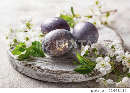 Easter painted eggs with marble effect 61448152