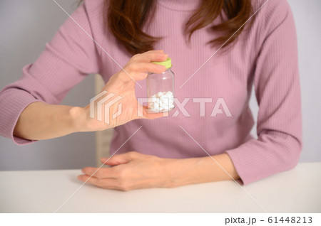 顔無しクスリ瓶 61448213