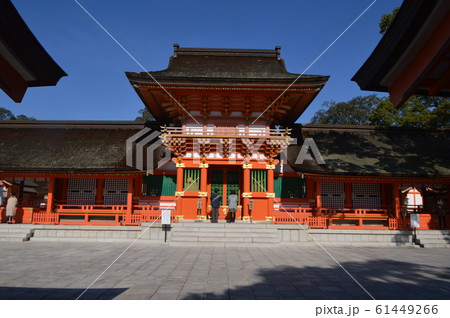 宇佐神宮の「南中楼門」（大分県宇佐市） 61449266