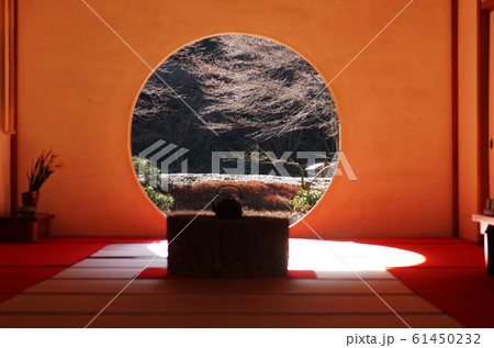 明月院 丸窓 Meigetsuin temple 明月院 丸窓 Meigetsuin temple 61450232