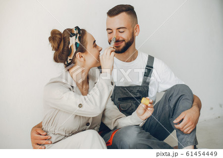 The young and cute family repairs the room 61454449