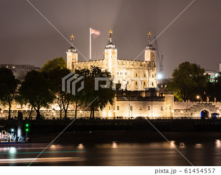 イギリス 夜霧に霞むロンドン塔 イギリス 夜霧に霞むロンドン塔 61454557