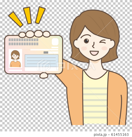 マイナンバーカードを持っている若い女性（カードアップ） 61455163