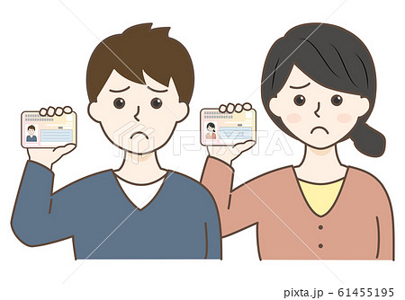マイナンバーカードを持った若い男女の上半身（困る） 61455195