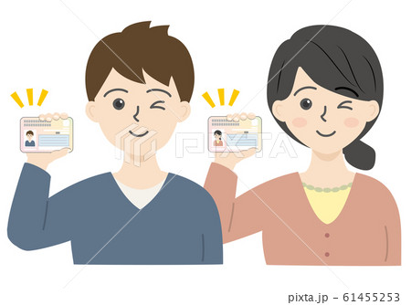マイナンバーカードを持った若い男女の上半身 マイナンバーカードを持った若い男女の上半身 61455253
