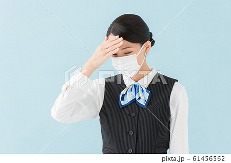 働く女性　体調不調 61456562