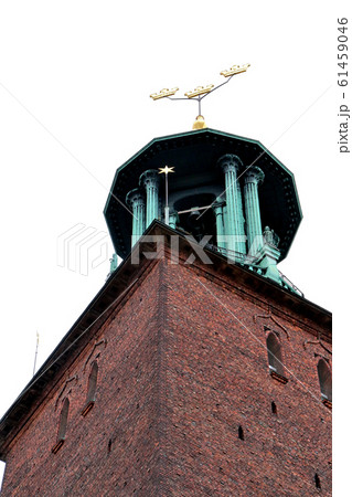 スウェーデンの首都 ストックホルムの市庁舎の塔 高さ106m 先端に国章の三つの王冠のシンボルが輝くの写真素材