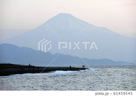 駿河湾と富士山　早朝風景 61459545