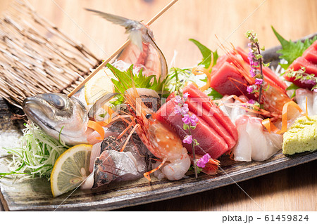 刺身盛り合わせ 61459824