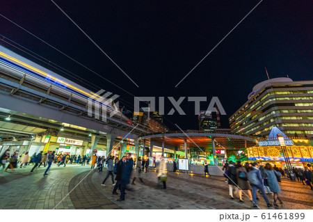 日本の東京都市景観 有楽町駅や新幹線などを望む 日本の東京都市景観 有楽町駅や新幹線などを望む 61461899