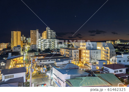 【神奈川県】江ノ島周辺の街並み　夜景 61462325