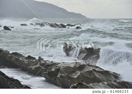 【福井県】越前海岸の荒波（弁慶の洗濯岩） 61466235