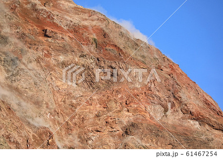 昭和新山の溶岩ドームのクローズアップ 昭和新山の溶岩ドームのクローズアップ 61467254
